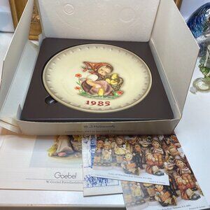 M.I. HUMMEL Goebel 15th ANNUAL PLATE 1985 CHICK GIRL #278 Excellent Condition